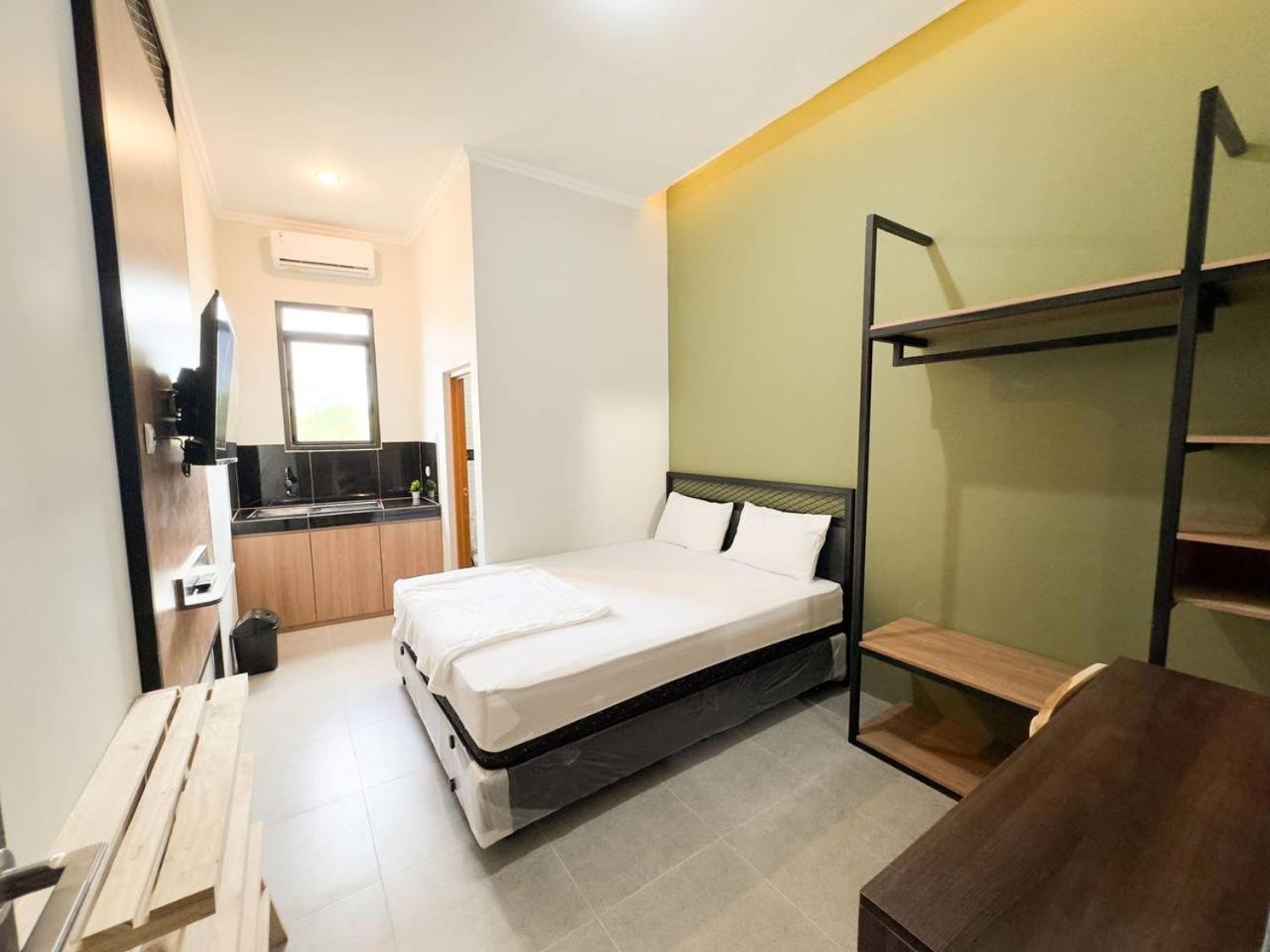 Ap Living Grand Kamala Lagoon Bekasi Exteriör bild
